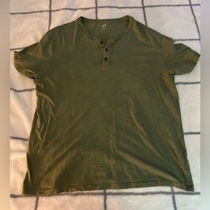 Men’s Short Sleeve Henley size XL